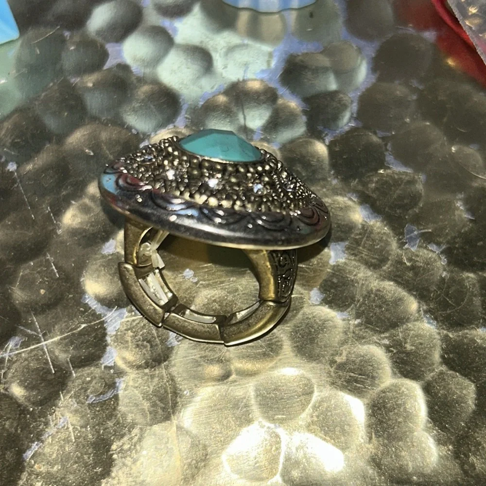 💍‎ Statement-Making Rings designer style ring stretchy approx size 7